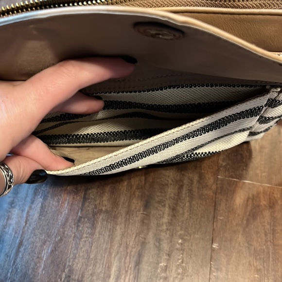 Relic crossbody purse - Picture 3 of 8